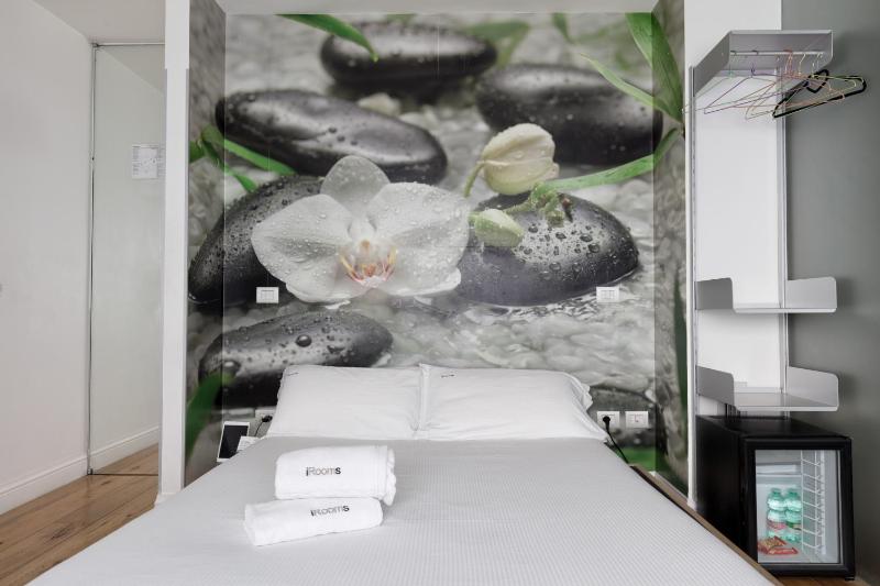 Superior Double Room with Hot Tub image 2