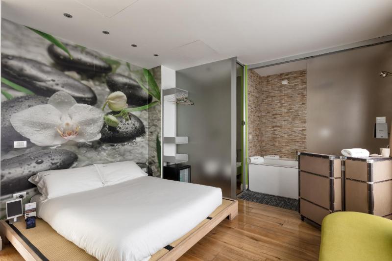 Superior Double Room with Hot Tub image 4