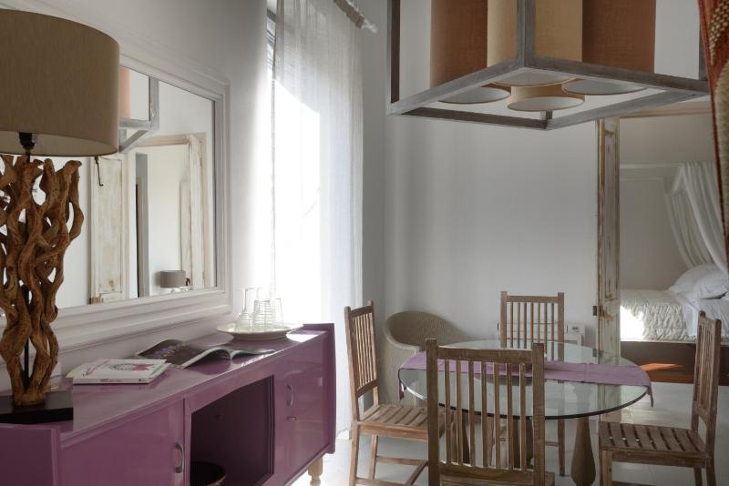 One-Bedroom Apartment image 4