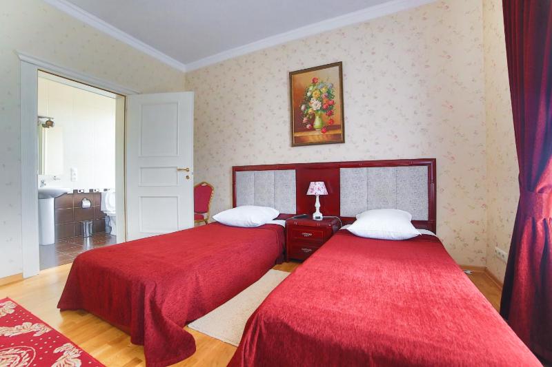 Twin Room image 1