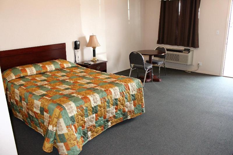 Queen Room image 4