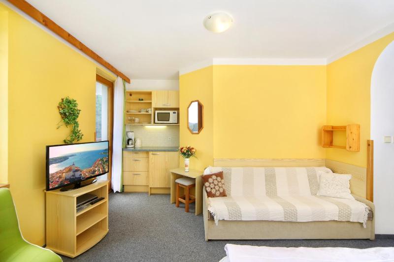 Double Room with Extra Bed and Balcony image 3