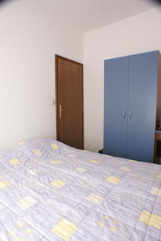 Three-Bedroom Apartment with Terrace and Sea View image 1