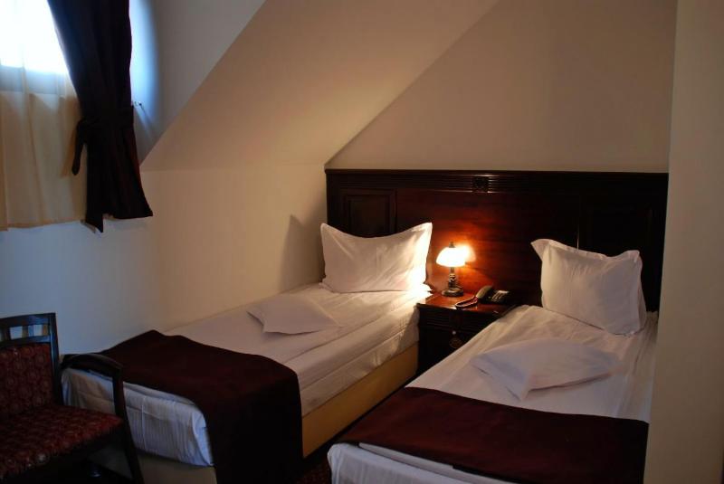 Twin Room image 1