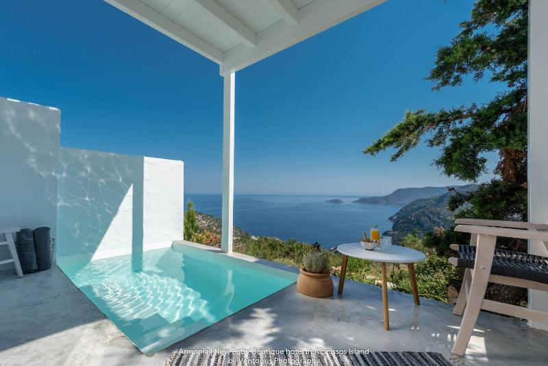 Deluxe Double Room with Mini Pool-Hydromassage image 1