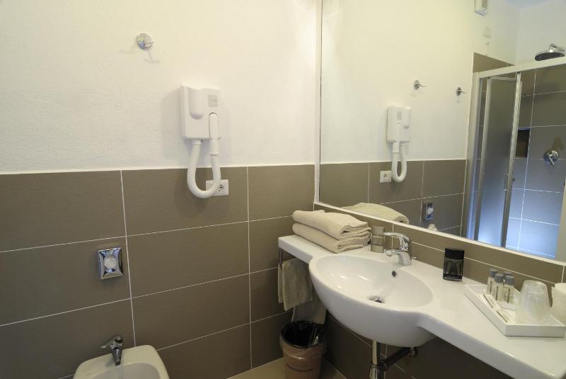 Superior Triple Room image 2