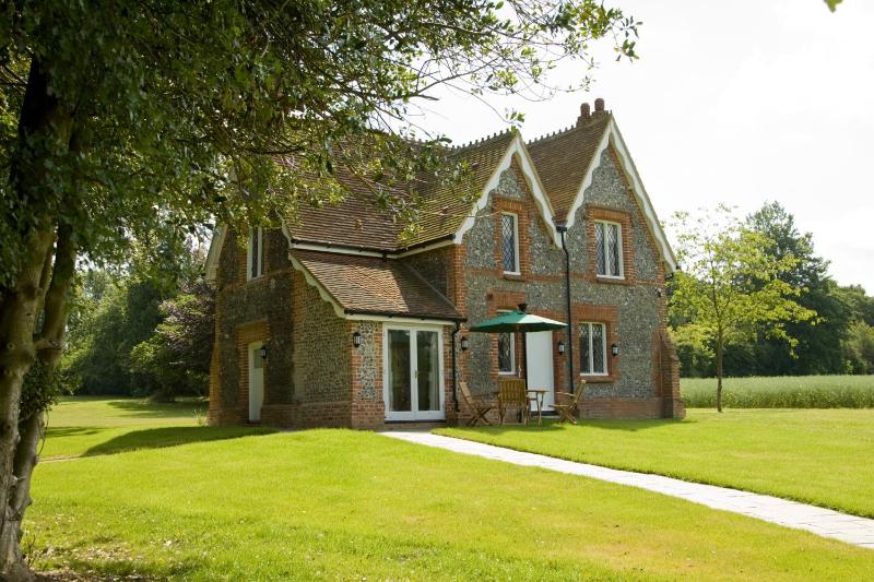 Garden Cottage image 1