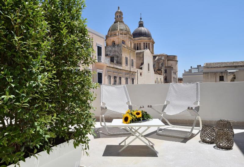 Apartment with Terrace image 2
