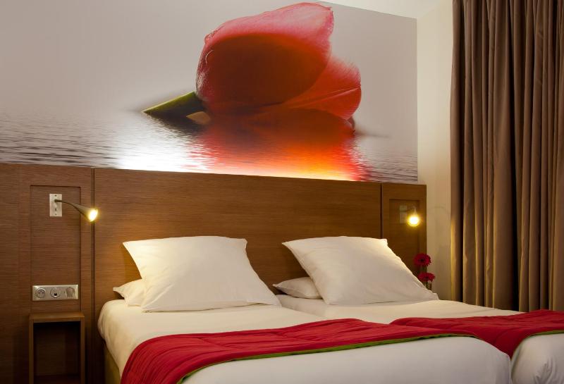 Classic Double Room image 3