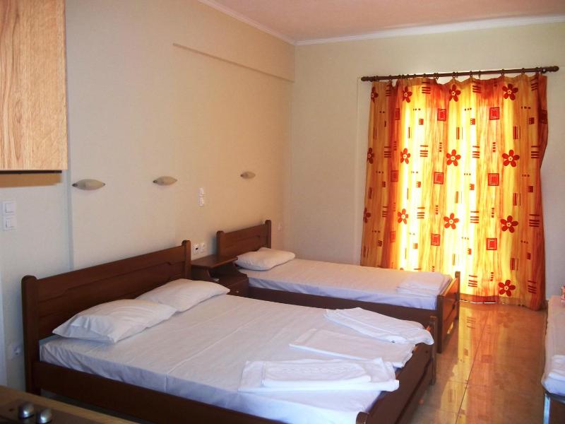 Apartment (4 Adults) with Sea View image 4