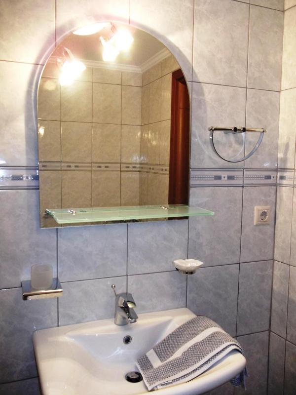 Apartment (4 Adults) with Sea View image 2