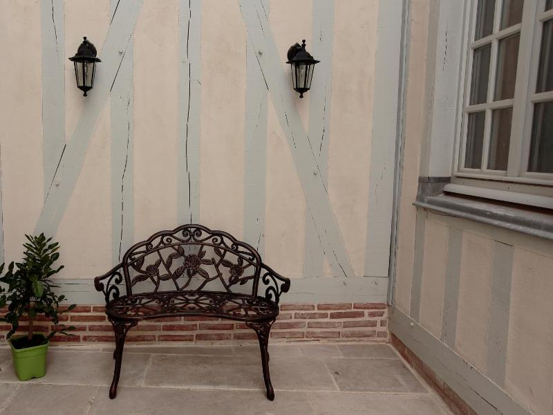 Apartment with Terrace image 4