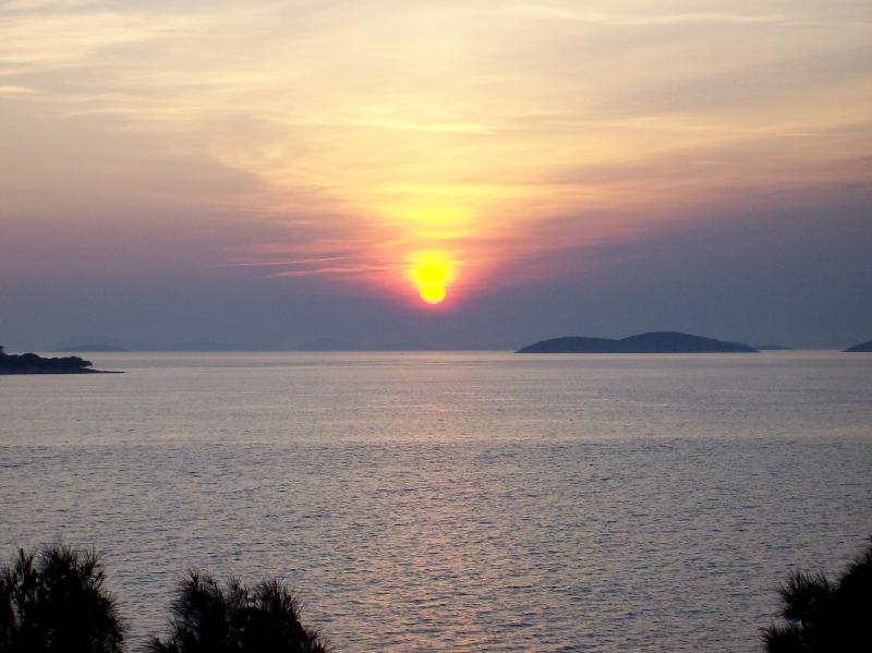 One-Bedroom Apartment with Balcony and Sea View (5 Adults) image 3