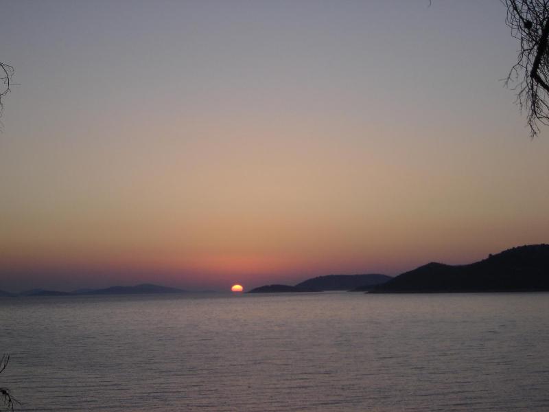 One-Bedroom Apartment with Balcony and Sea View (4 Adults)  image 4