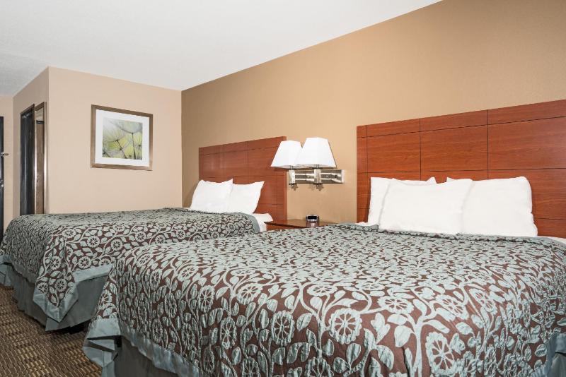 Queen Room with Two Queen Beds - Non-Smoking image 1