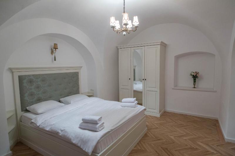 Baroc Deluxe House- Apartment & Room Sibiu Old Town - image 19