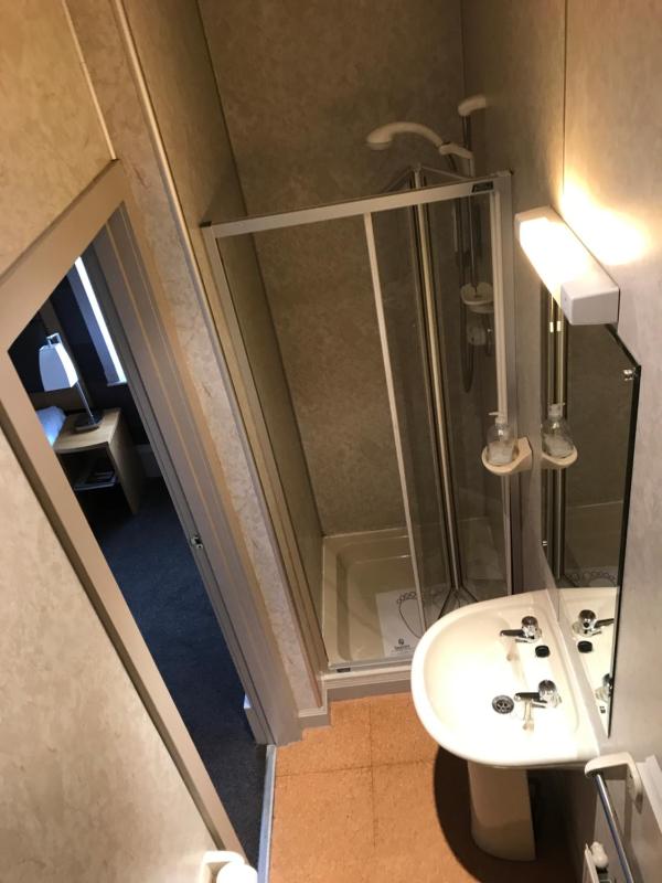 Single Room image 3