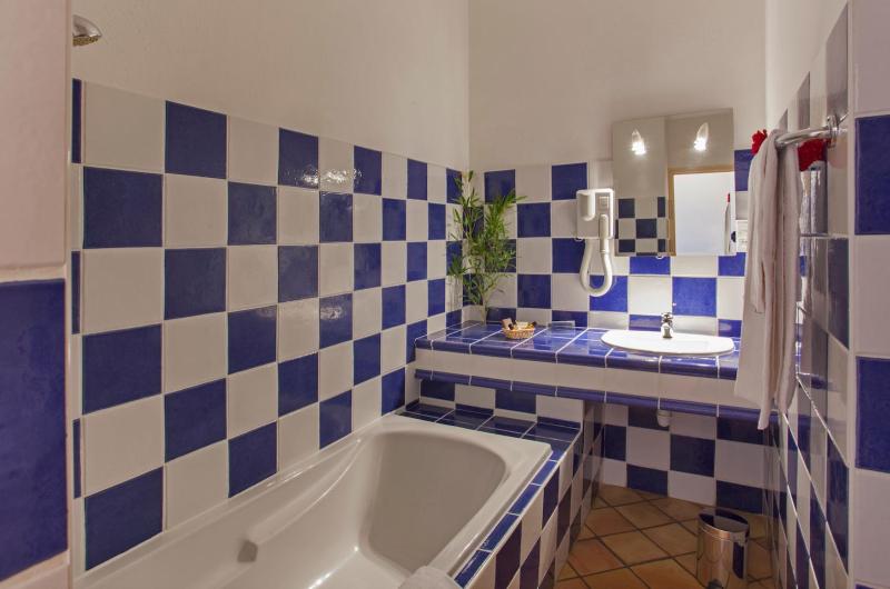 Superior Twin Room image 2