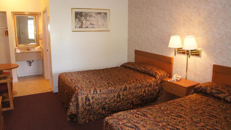 Double Room with Two Double Beds - Non-Smoking image 3