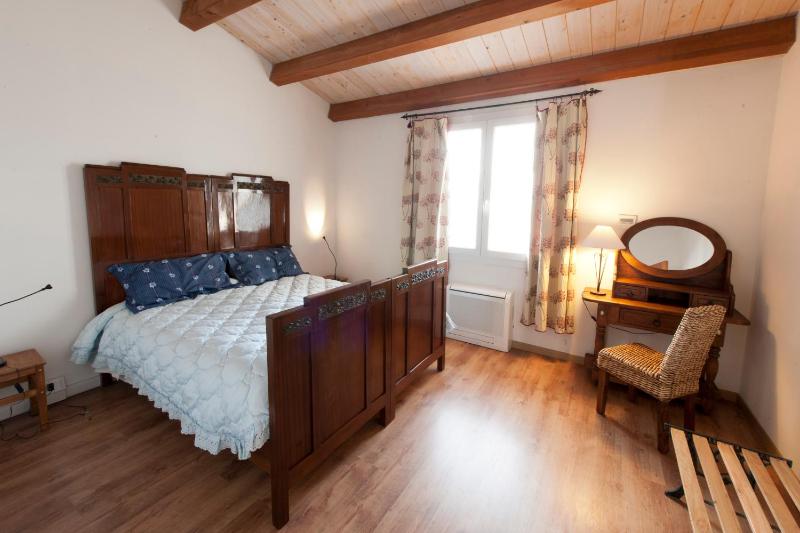 One-Bedroom Apartment image 2