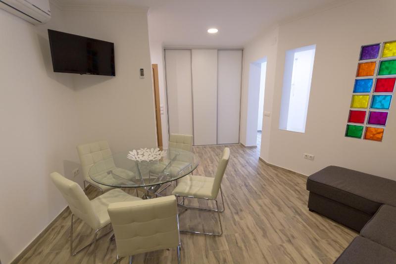 One-Bedroom Apartment image 4