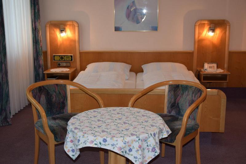 Double Room image 3