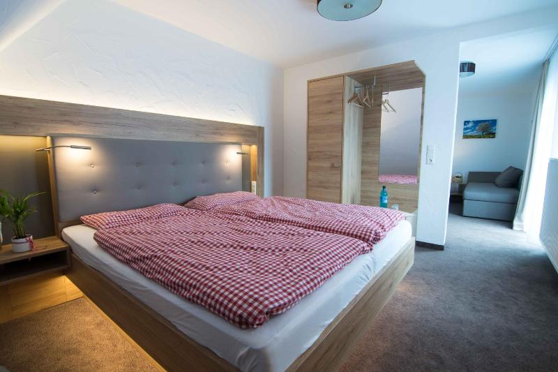 Deluxe Double Room with Balcony image 3