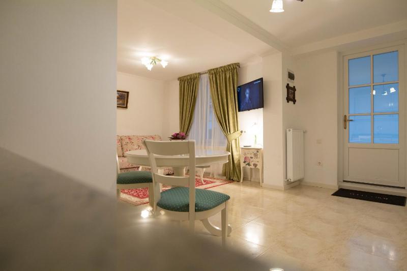 Baroc Deluxe House- Apartment & Room Sibiu Old Town - image 24