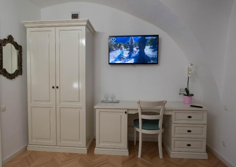 Baroc Deluxe House- Apartment & Room Sibiu Old Town - image 4