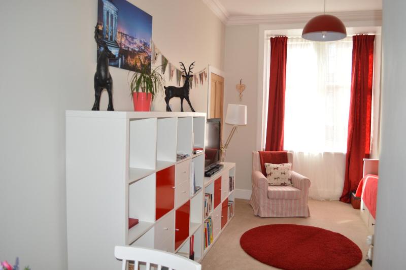 One-Bedroom Apartment image 2