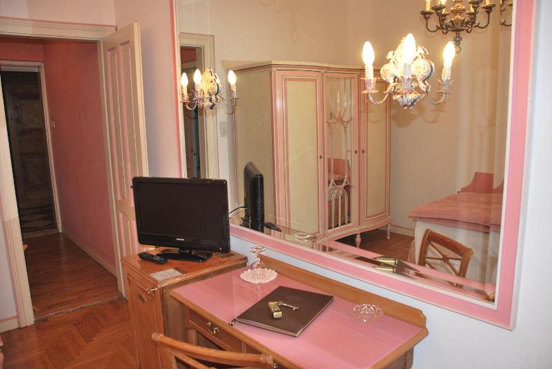 Single Room image 4
