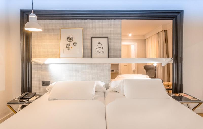 Double or Twin Room image 3