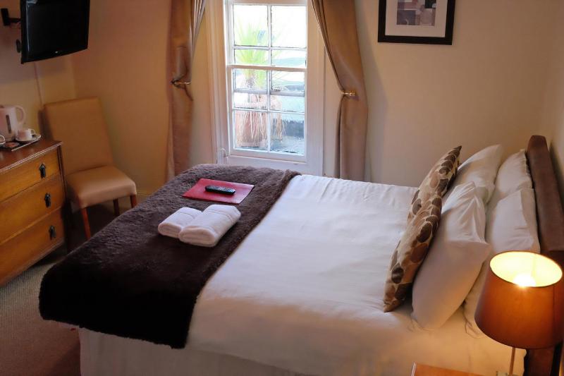 Double Room image 4