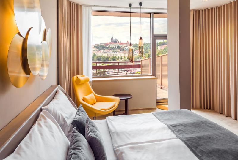 Deluxe Double or Twin room with Castle view and Terrace image 1