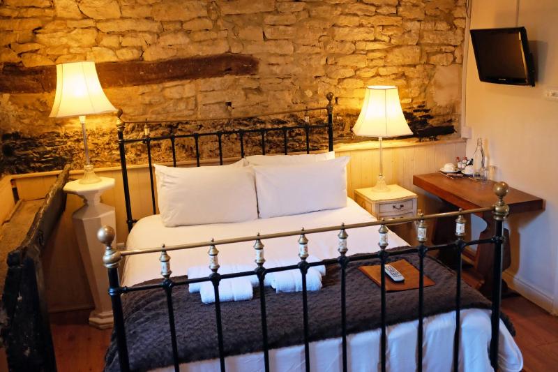 Standard Double Room image 3