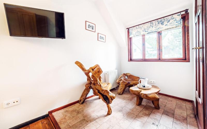 Double Room with Terrace image 4