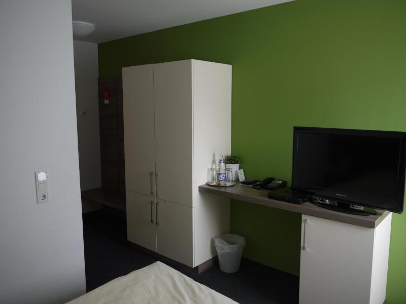 Standard Double Room image 3