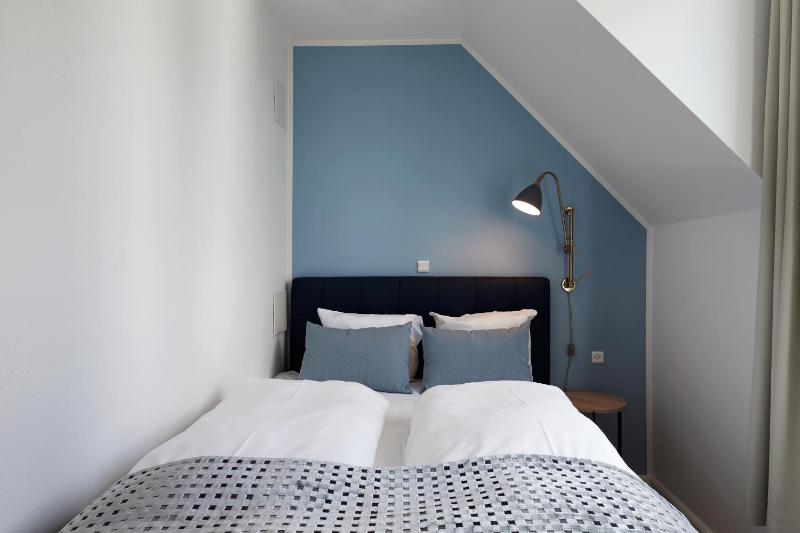 Small Double Room image 4