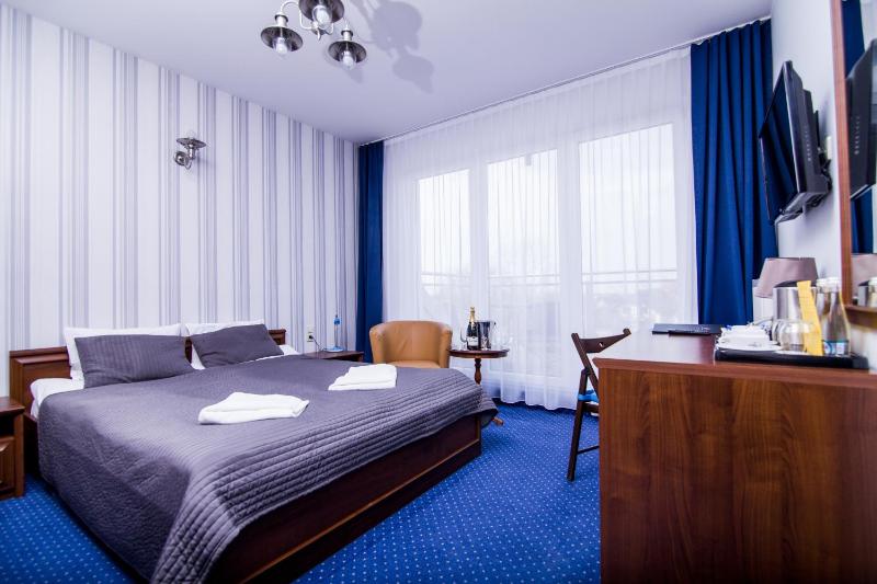 Deluxe Double Room with Balcony image 3