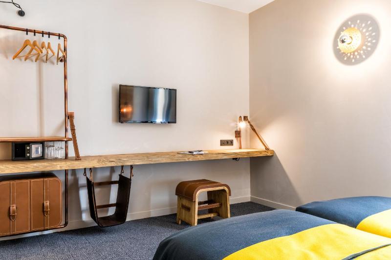 Superior Twin Room image 1