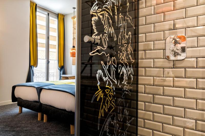 Superior Twin Room image 4