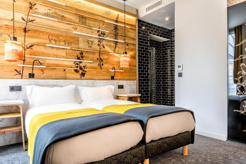 Superior Twin Room image 3