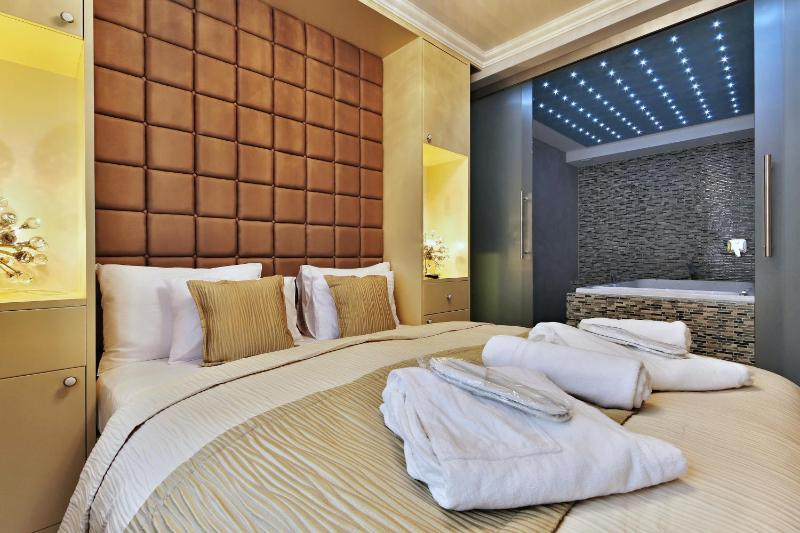 Deluxe Apartment with Sauna and Whirlpool image 1
