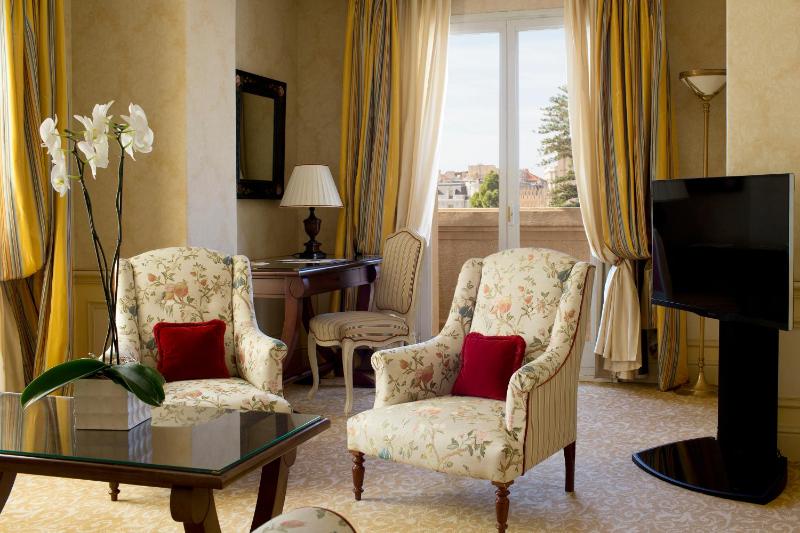 Deluxe Suite image 2