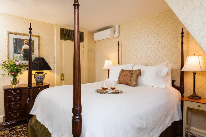 Standard Queen Room image 3