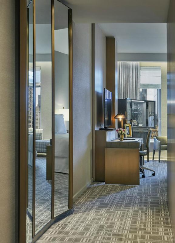 Manhattan Room with king bed image 2