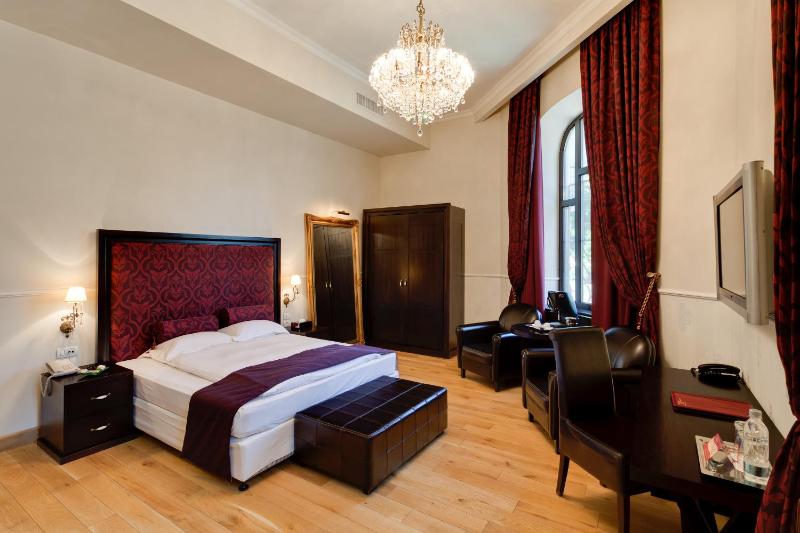 Executive Double or Twin Room image 4