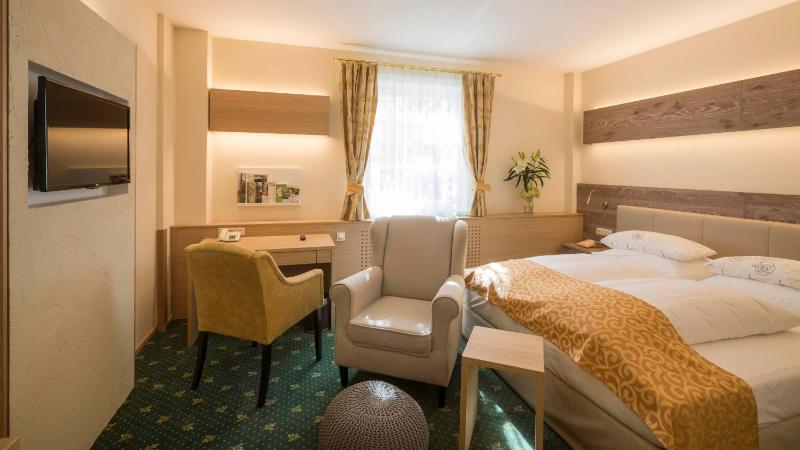 Standard Double Room image 2