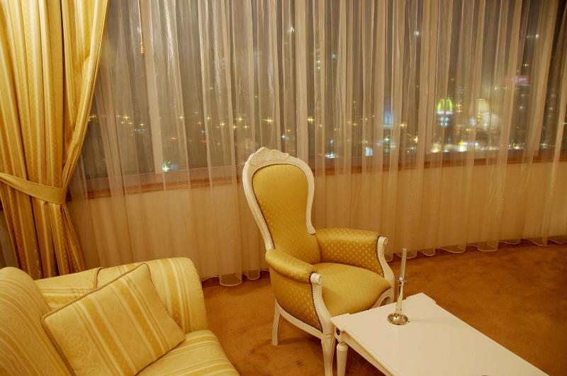 One-Bedroom Apartment image 4