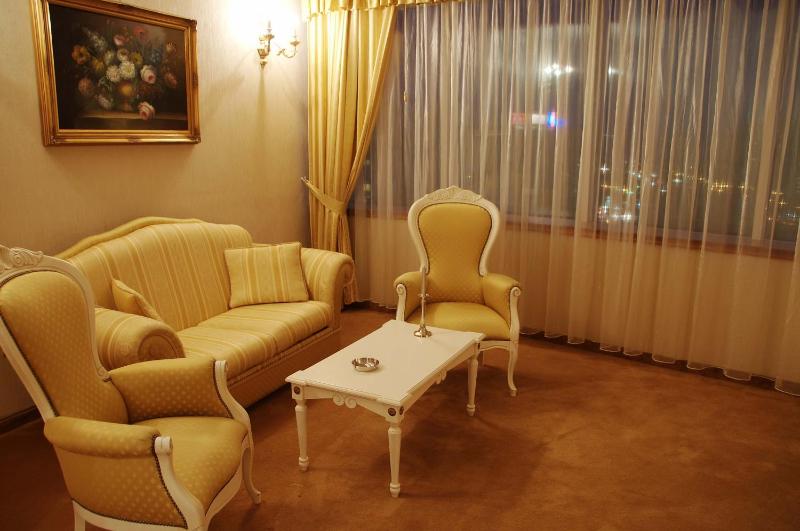 One-Bedroom Apartment image 2